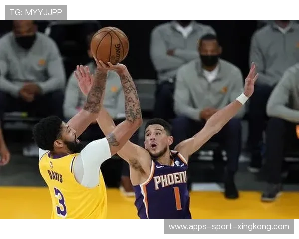 戴维斯篮下持续得手,洛杉矶绝对防守端称王